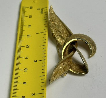 Brooch goldtone brushed etched 3 inches vintage