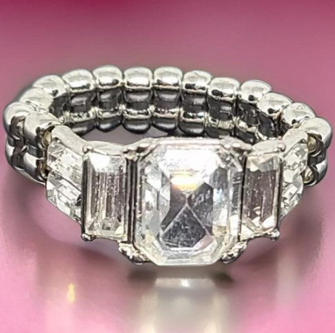 Ring  Stretch rhinestone silvertone  size 7-9