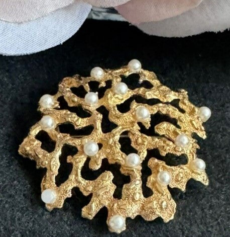 Brooch Crown Trifari Coral Reef Brooch Faux Pearl Textured Goldtone