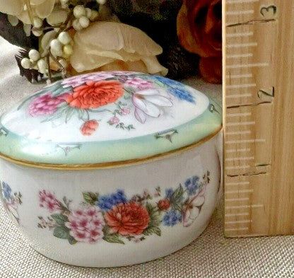 The Danbury Mint Floral Enchantment Musicbox "Younger than Springtime" 1993 A445