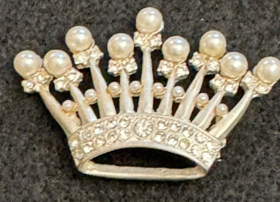 Brooch  Crown Rhinestone and pearl 2 inches silvertone