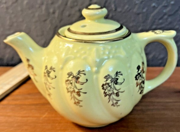 Teapot Pearl China Co. Yellow 22 Kt Gold Floral