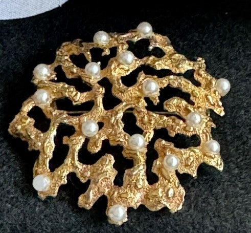 Brooch Crown Trifari Coral Reef Brooch Faux Pearl Textured Goldtone