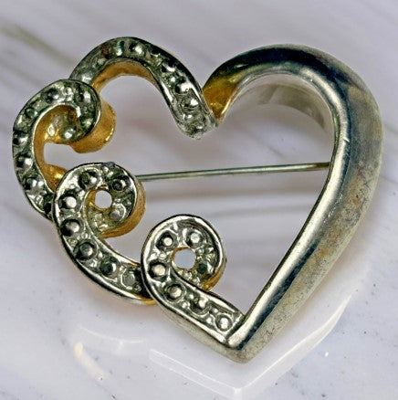 brooch  heart shape goldtone 1.5 Inches