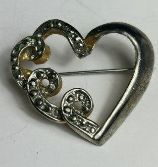 brooch  heart shape goldtone 1.5 Inches