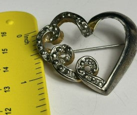 brooch  heart shape goldtone 1.5 Inches