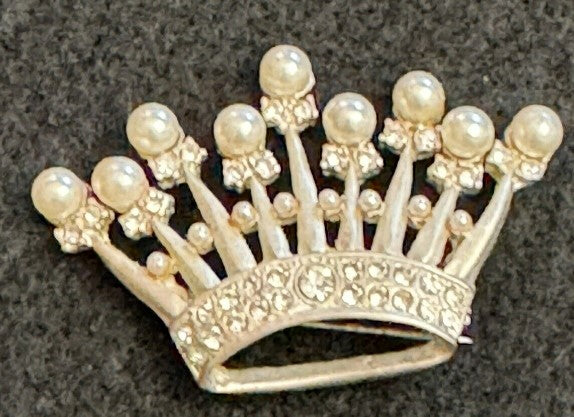 Brooch  Crown Rhinestone and pearl 2 inches silvertone