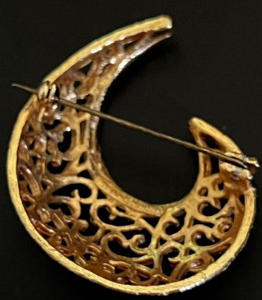 Brooch -HOLLYWOOD Ornate Comma Brooch 1.5 Inches signed Hollywood