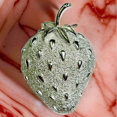 Vintage Sarah Coventry Strawberry Large Textured Fruit Silver Tone Brooch Pin