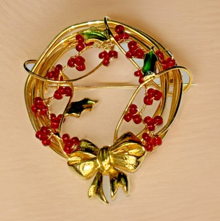 Brooch Wreath Christmas Wreath Vintage Goldtone Enamel & Glass Bead 2 Inches