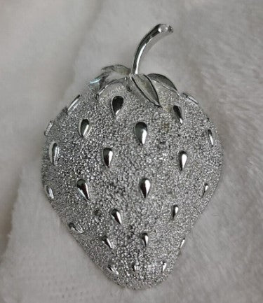 Vintage Sarah Coventry Strawberry Large Textured Fruit Silver Tone Brooch Pin