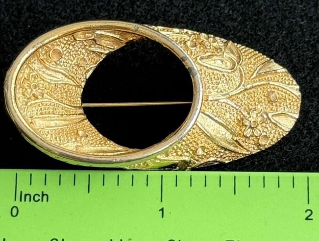 BSK Brooch goldtone with raised flowers 2 inches