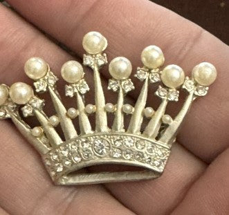 Brooch  Crown Rhinestone and pearl 2 inches silvertone