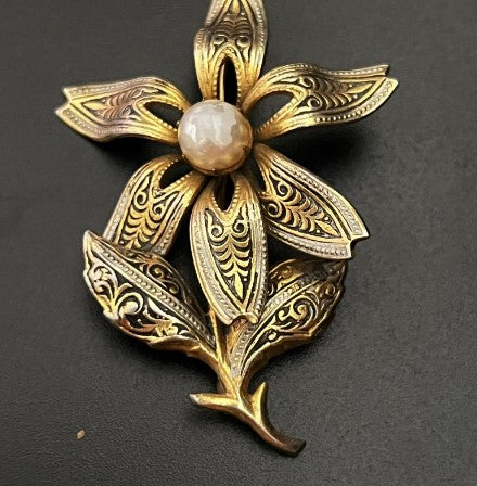 Brooch - Spanish damascene Single pearl Floral Brooch 2 inches