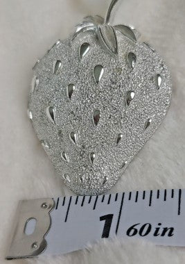 Vintage Sarah Coventry Strawberry Large Textured Fruit Silver Tone Brooch Pin